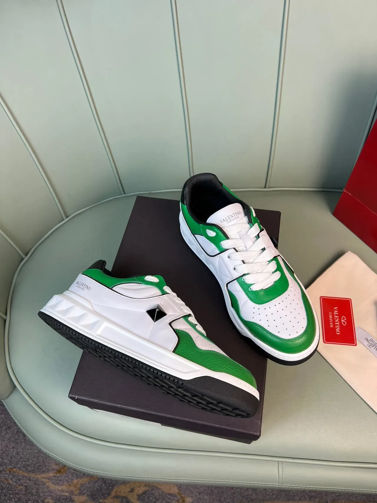 Valentino Garavani VLogo Sneaker vert blanc noir style de vie sneakers 5