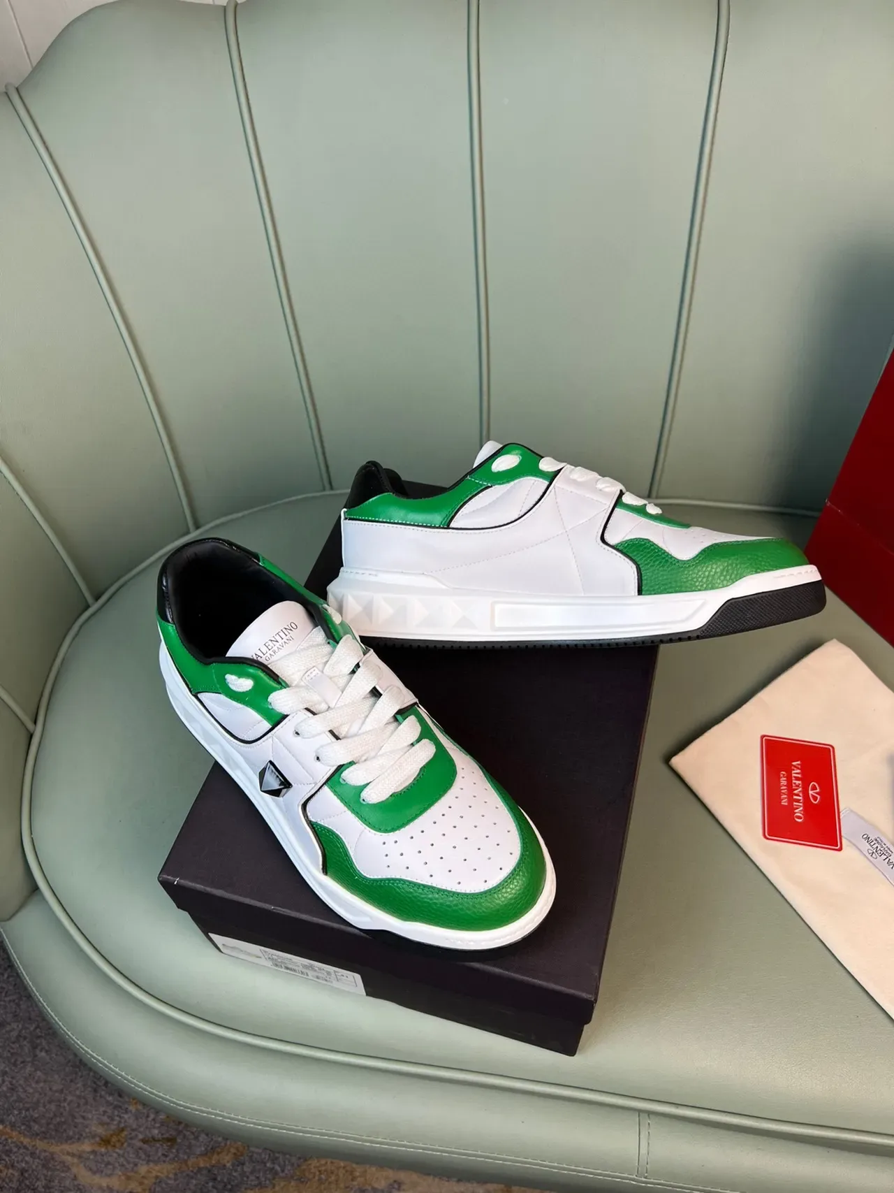 Valentino Garavani VLogo Sneaker vert blanc noir style de vie sneakers 7