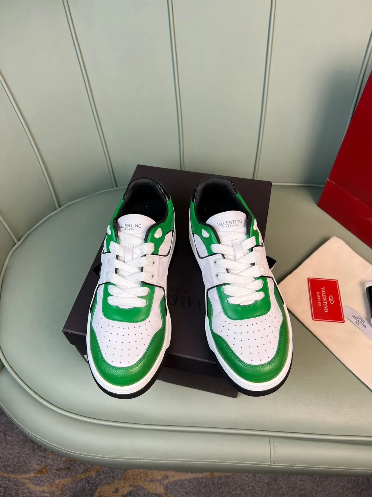 Valentino Garavani VLogo Sneaker vert blanc noir style de vie sneakers 9