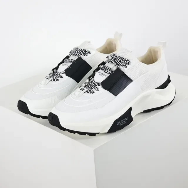 Valentino Open sneakers blanc et noir style de vie 2