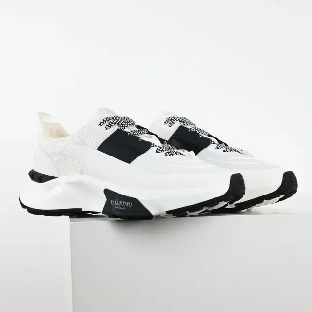 Valentino Open sneakers blanc et noir style de vie 3
