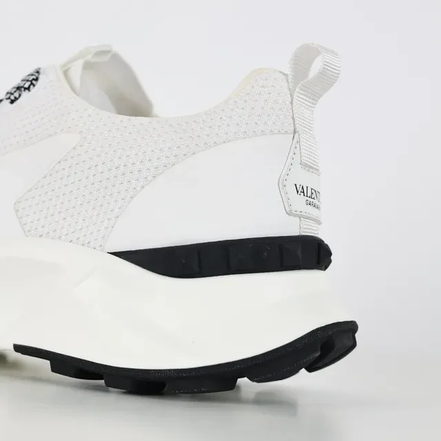 Valentino Open sneakers blanc et noir style de vie 4