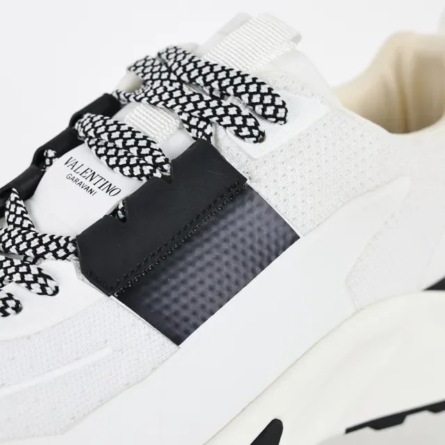 Valentino Open sneakers blanc et noir style de vie 6