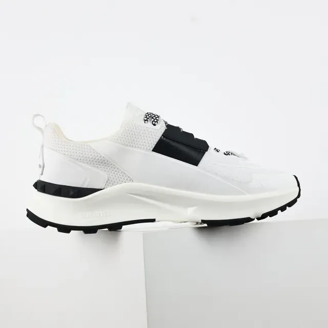 Valentino Open sneakers blanc et noir style de vie 7