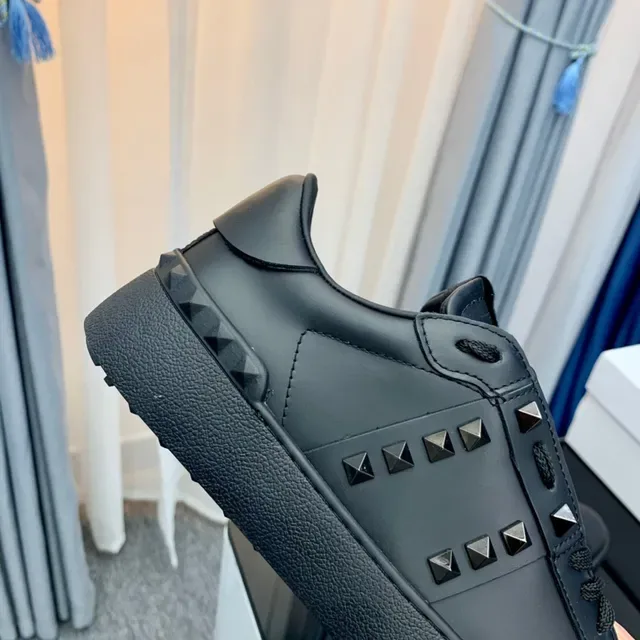 Valentino Rockstud Black Leather Pyramid Stud Lifestyle Sneakers 4