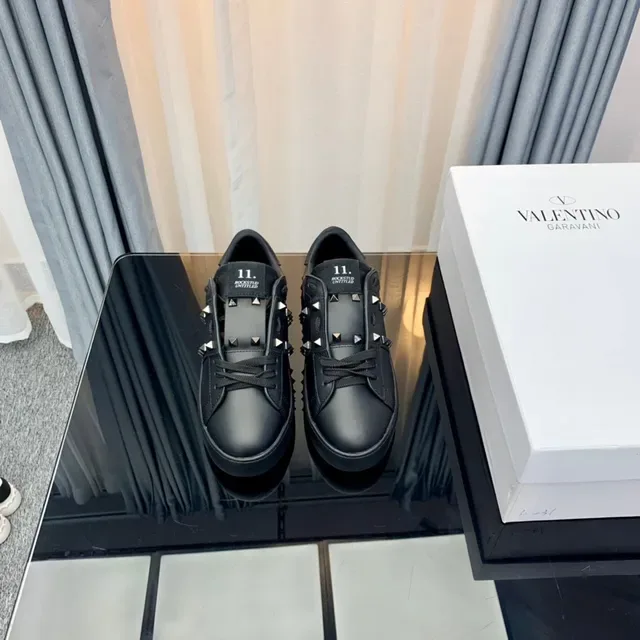 Valentino Rockstud Black Leather Pyramid Stud Lifestyle Sneakers 5