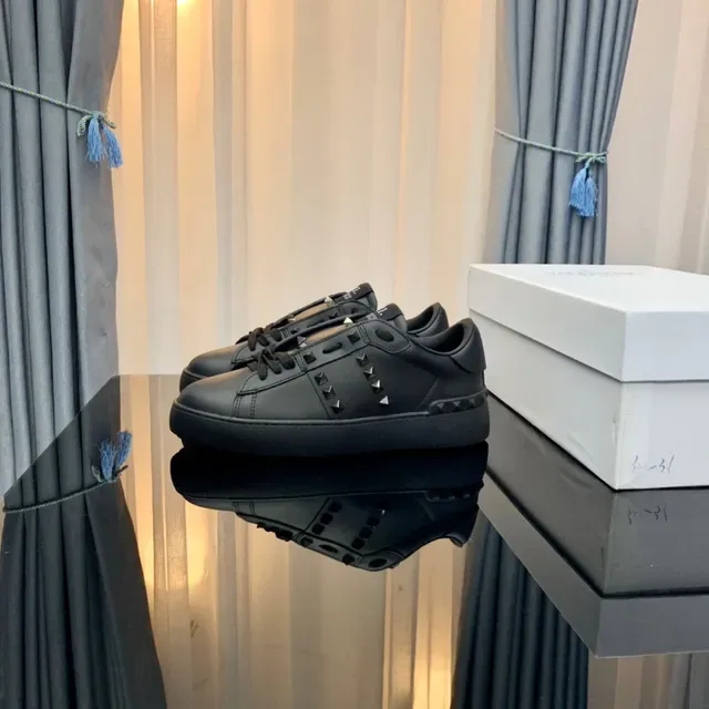 Valentino Rockstud Black Leather Pyramid Stud Lifestyle Sneakers 6
