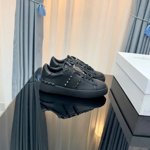 Valentino Rockstud Black Leather Pyramid Stud Lifestyle Sneakers 7