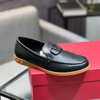 Valentino Rockstud Loafer Cuero Negro Beige VLOGO Hebilla Loafer