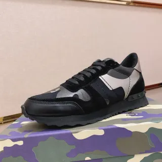 فالنتينو Rockstud Runner بانيلز كامو سبايكد هيل لايف ستايل سنيكرز