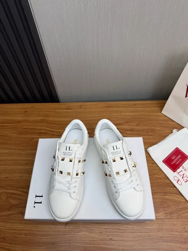 Valentino Rockstud Sneakers Lifestyle Blanc en Cuir à Encolure Basse 2