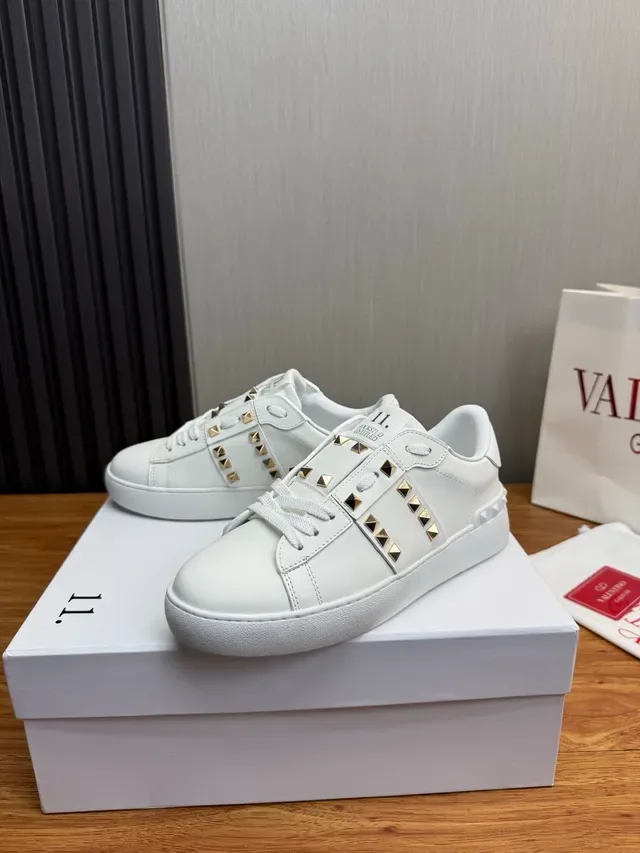 Valentino Rockstud Sneakers Lifestyle Blanc en Cuir à Encolure Basse 3