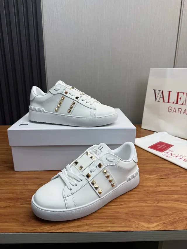 Valentino Rockstud Sneakers Lifestyle Blanc en Cuir à Encolure Basse 4