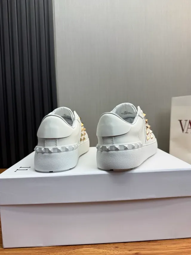 Valentino Rockstud Sneakers Lifestyle Blanc en Cuir à Encolure Basse 5