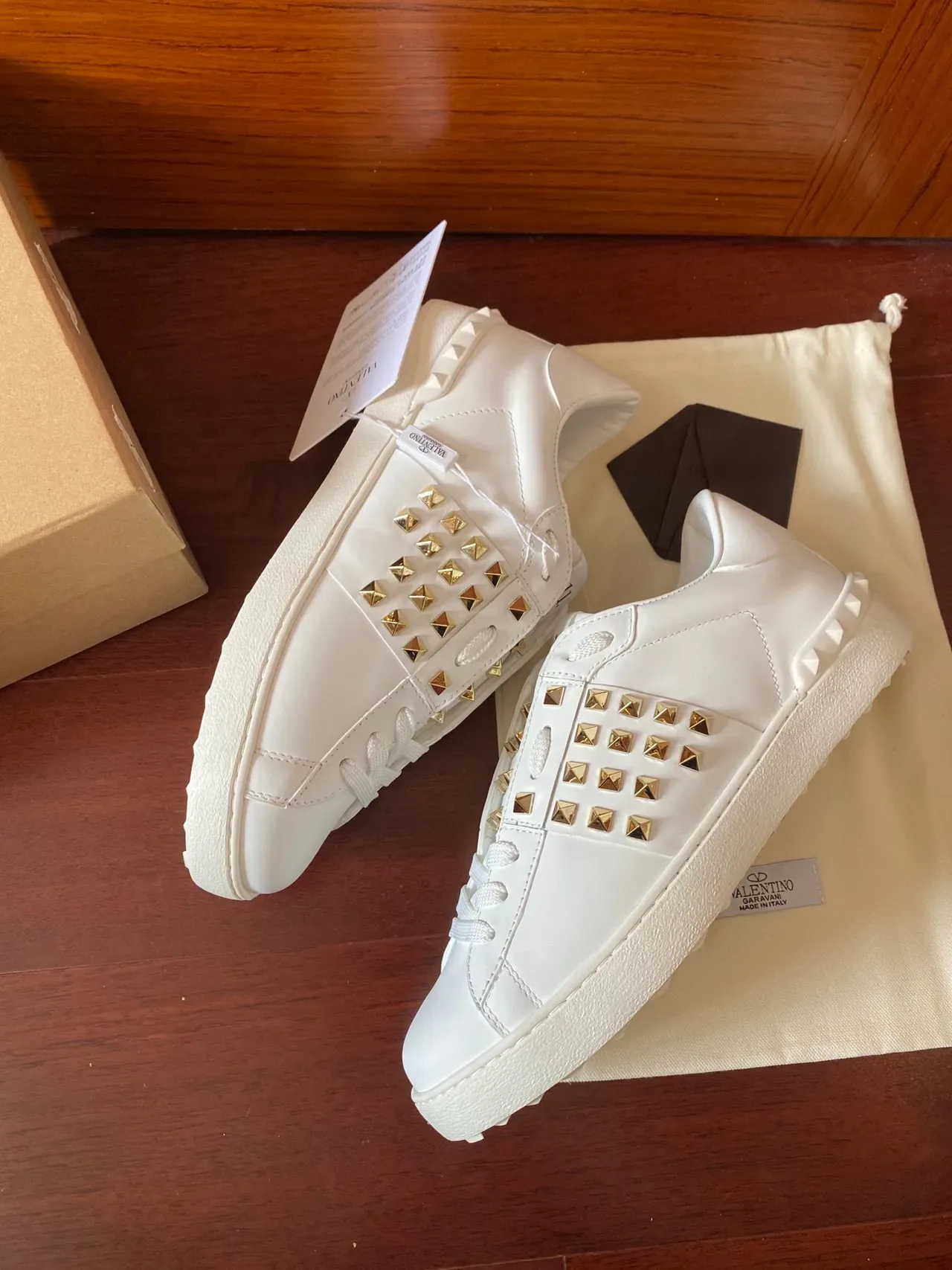 Valentino Rockstud Tênis Lifestyle de Couro Branco com Pirâmide Stud 8