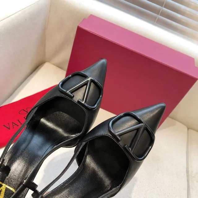 Valentino VLogo Preto Dourado Bico apontado Alça traseira de salto Salto fino 3