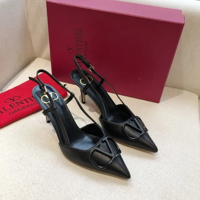 Valentino VLogo Preto Dourado Bico apontado Alça traseira de salto Salto fino 6