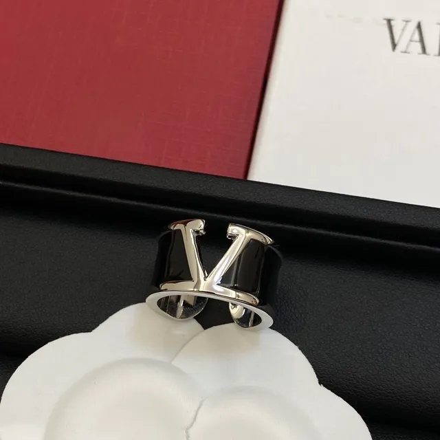 Valentino VLogo কালো সাদা Open-Band Enamel-Inlay Ring 4