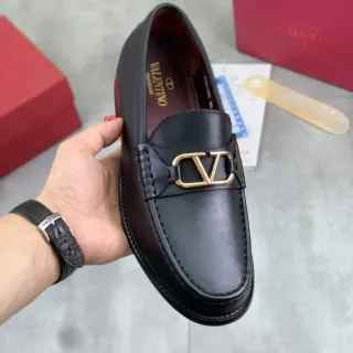 Valentino VLOGO Hebilla Cuero Negro Loafer