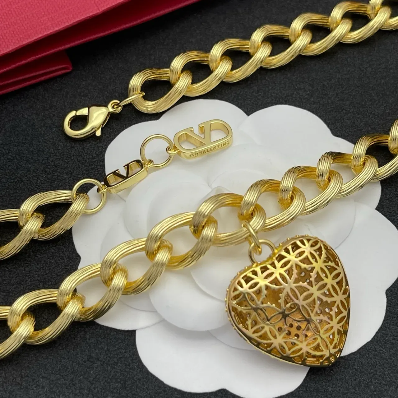 Colar Corrente Chunky Valentino VLogo Pendente Coração Pavé 3