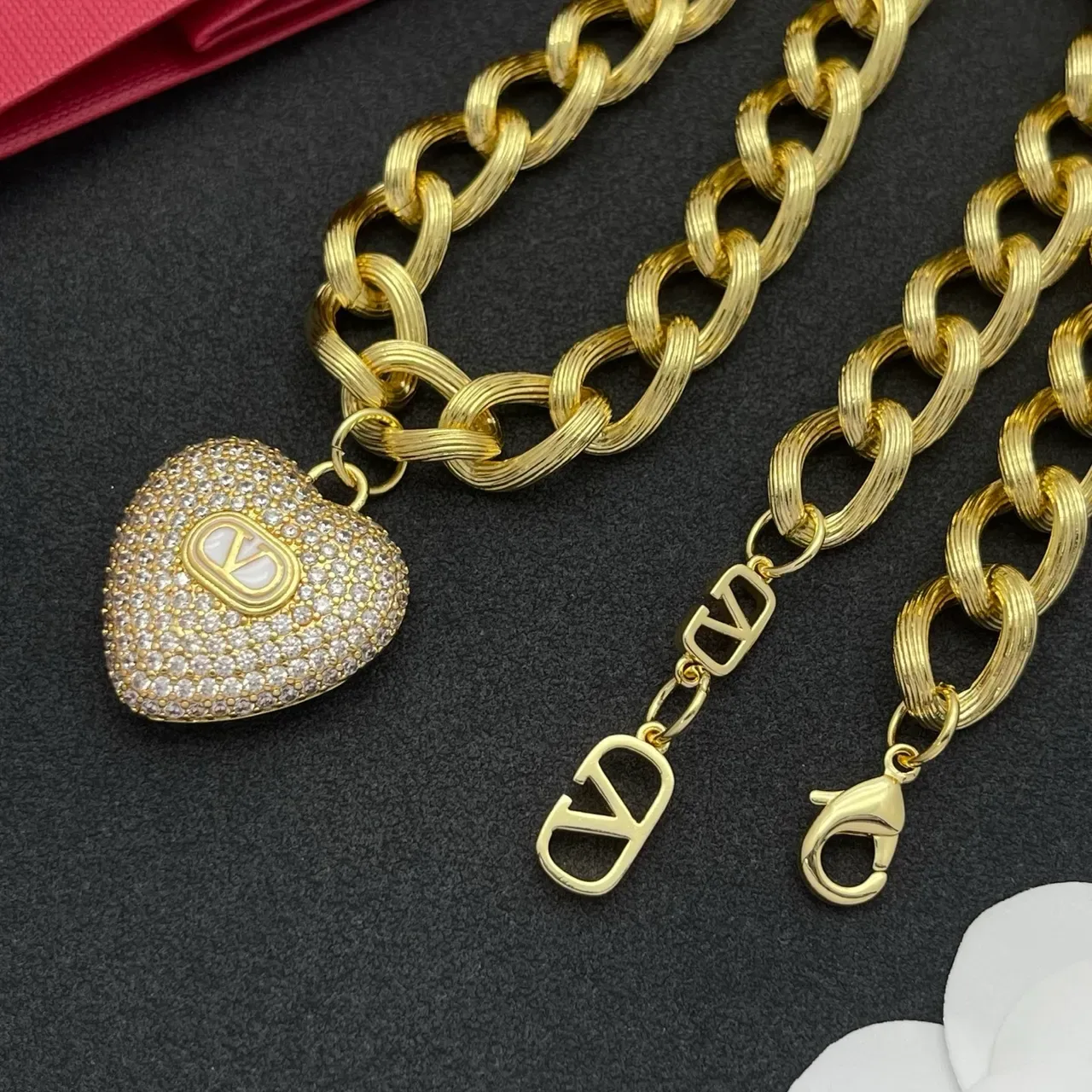 Colar Corrente Chunky Valentino VLogo Pendente Coração Pavé 5