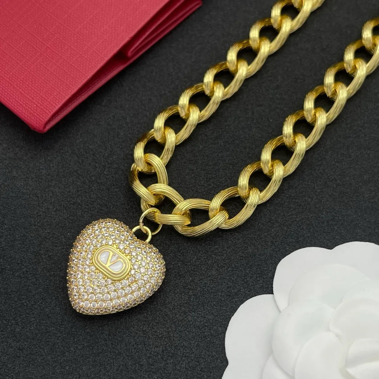 Colar Corrente Chunky Valentino VLogo Pendente Coração Pavé 6