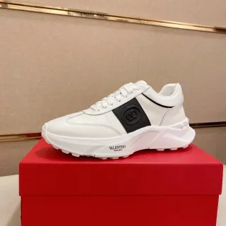 瓦伦蒂诺 VLogo Runner 白色和黑色生活方式运动鞋