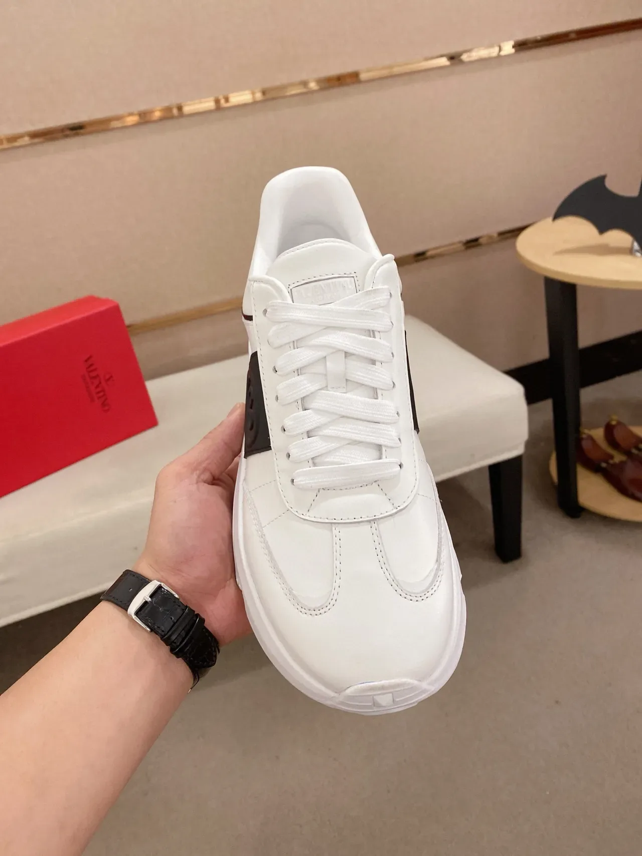 Valentino VLogo Runner sneakers lifestyle blanc et noir 2