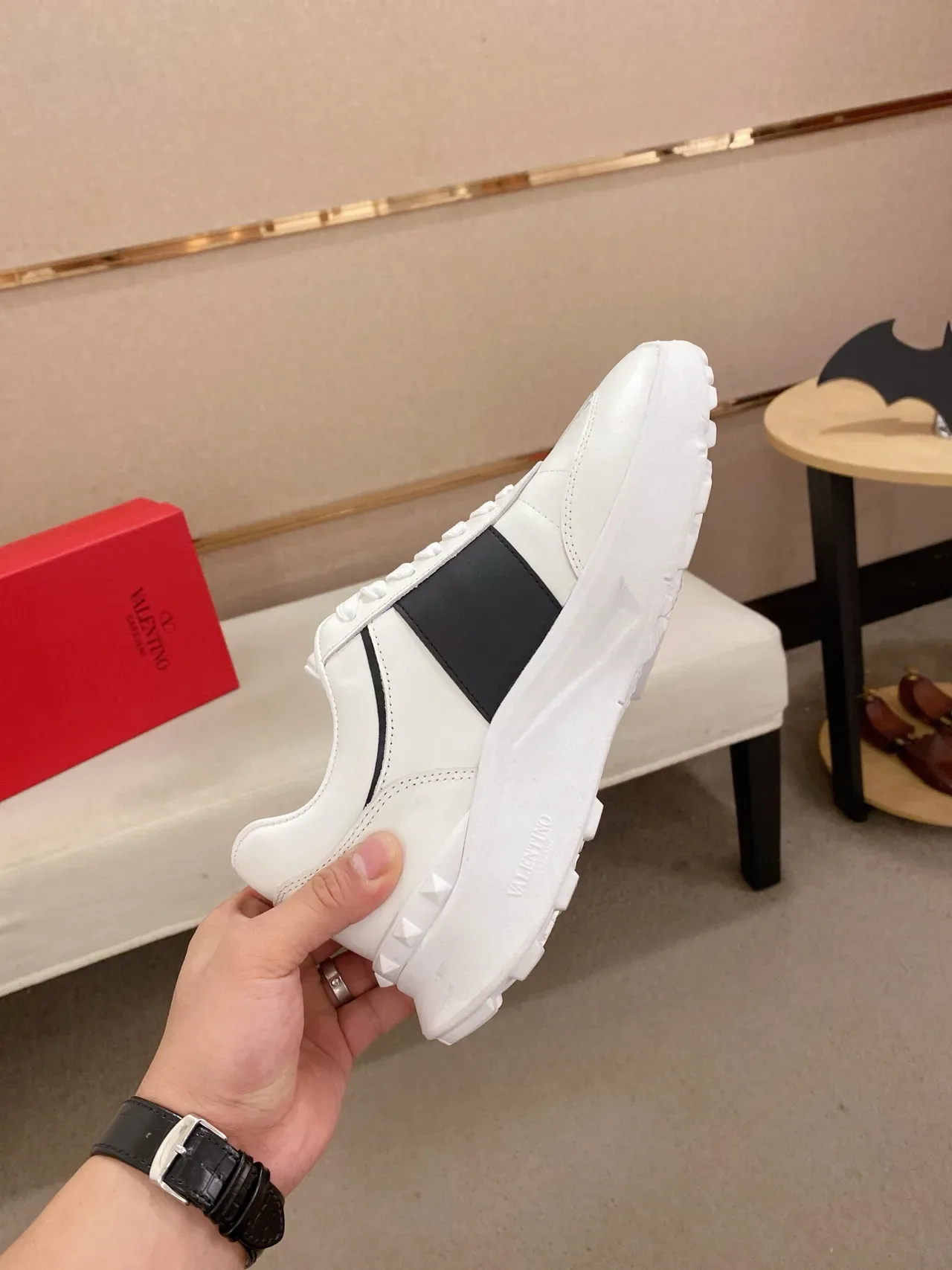 Valentino VLogo Runner sneakers lifestyle blanc et noir 5