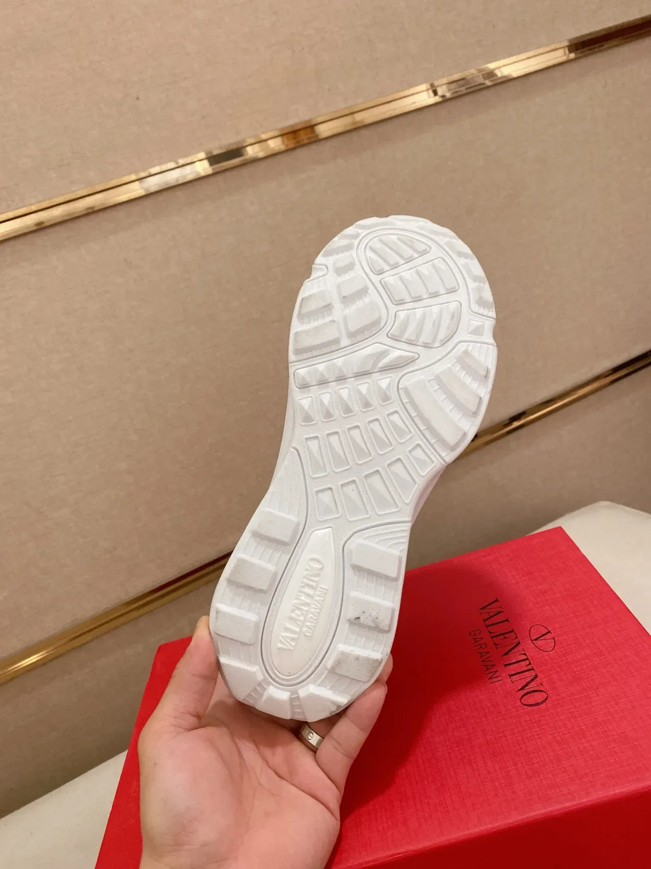 Valentino VLogo Runner sneakers lifestyle blanc et noir 9