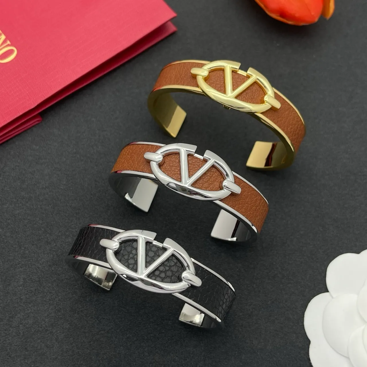 Valentino VLOGO Couro Tan e Ouro-Ton Pulseira de Pulso 2