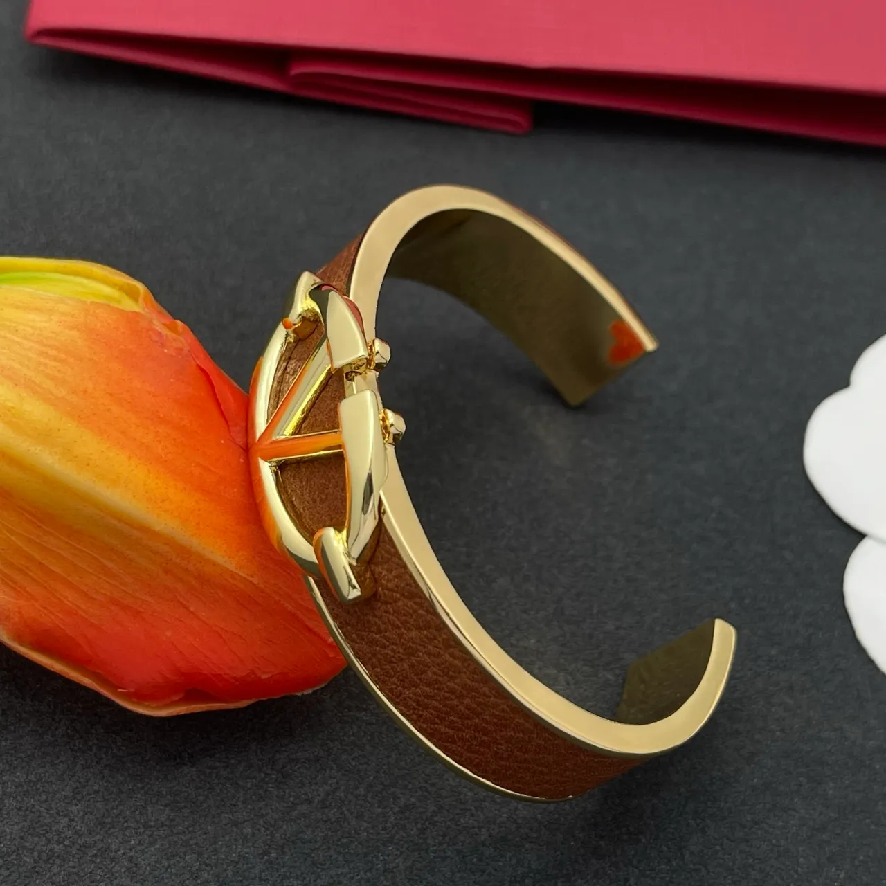 Valentino VLOGO Couro Tan e Ouro-Ton Pulseira de Pulso 5
