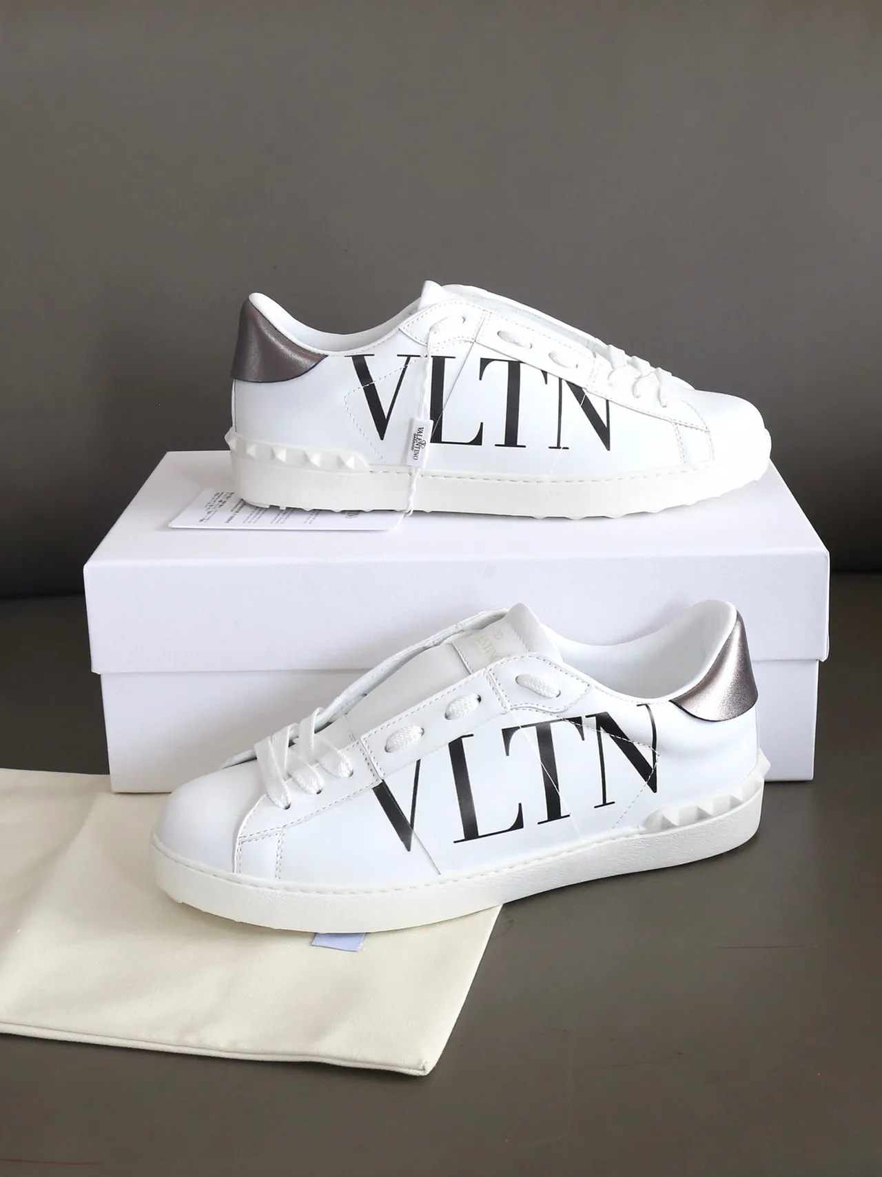 Valentino VLTN Blanc et Taupe Métallique Lifestyle Sneakers 2