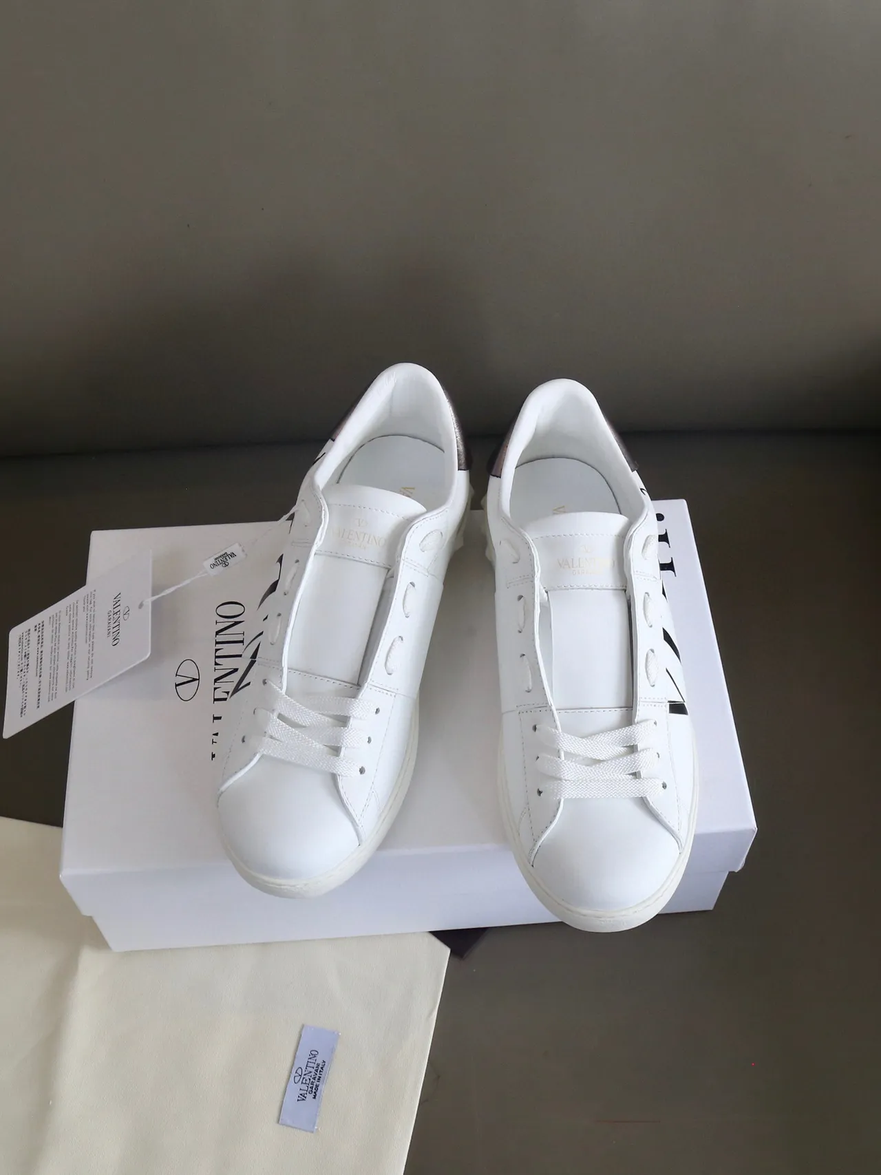 Valentino VLTN Blanc et Taupe Métallique Lifestyle Sneakers 5