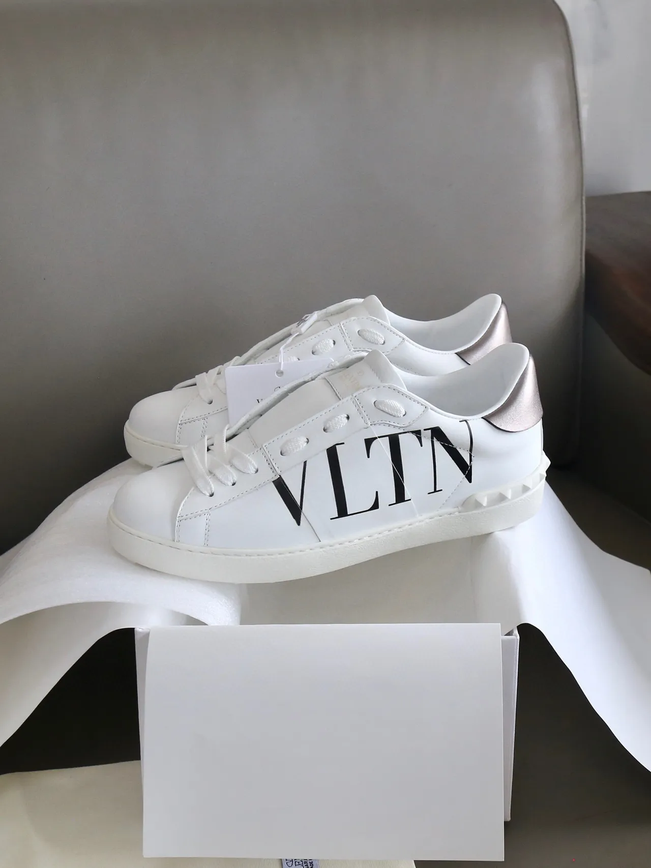 Valentino VLTN Blanc et Taupe Métallique Lifestyle Sneakers 6