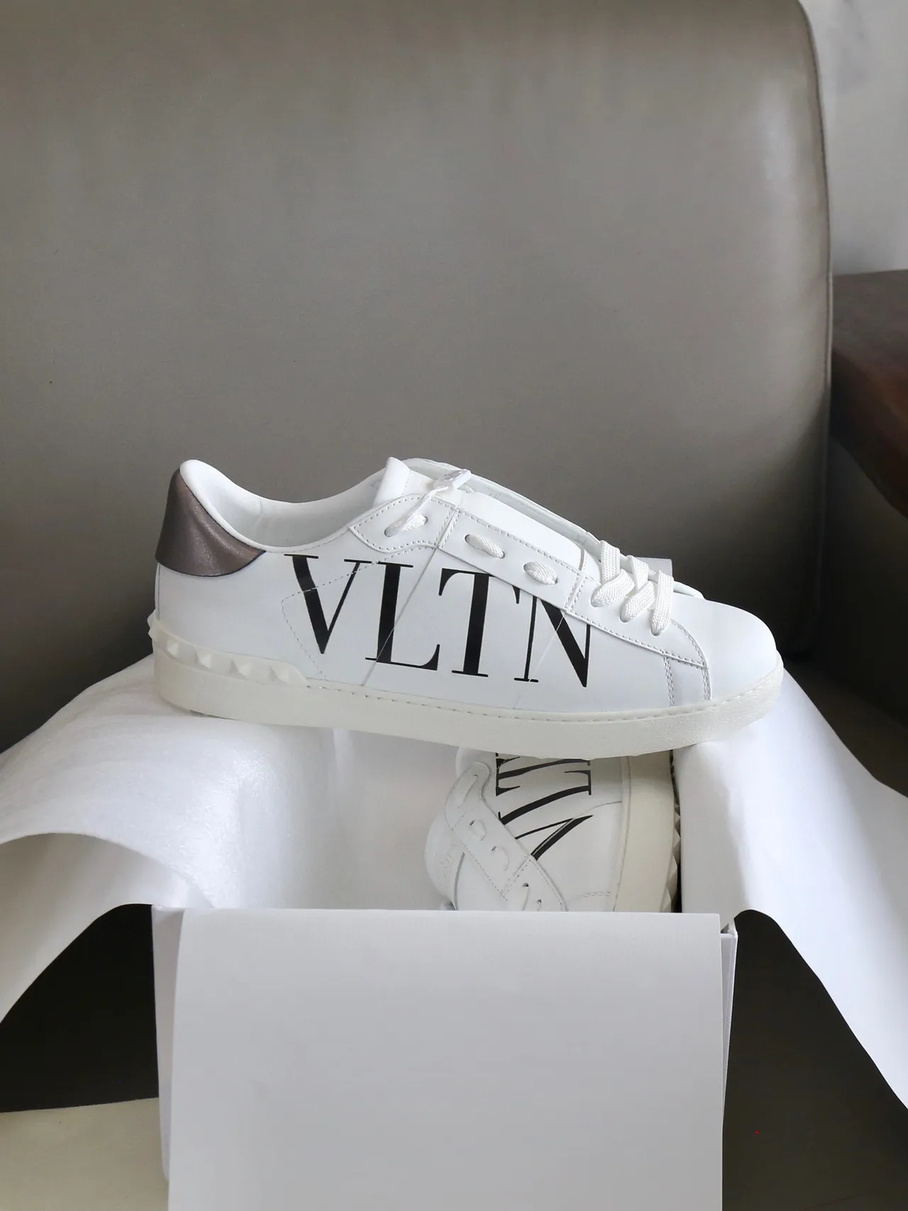 Valentino VLTN Blanc et Taupe Métallique Lifestyle Sneakers 7