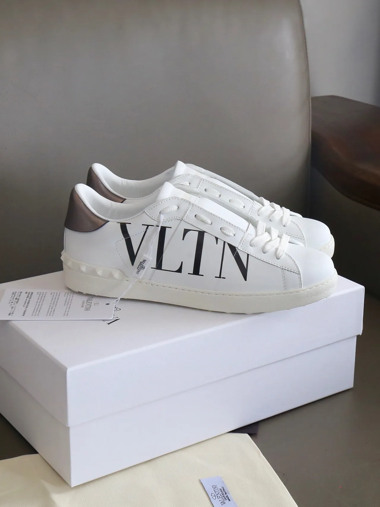 Valentino VLTN Blanc et Taupe Métallique Lifestyle Sneakers 8