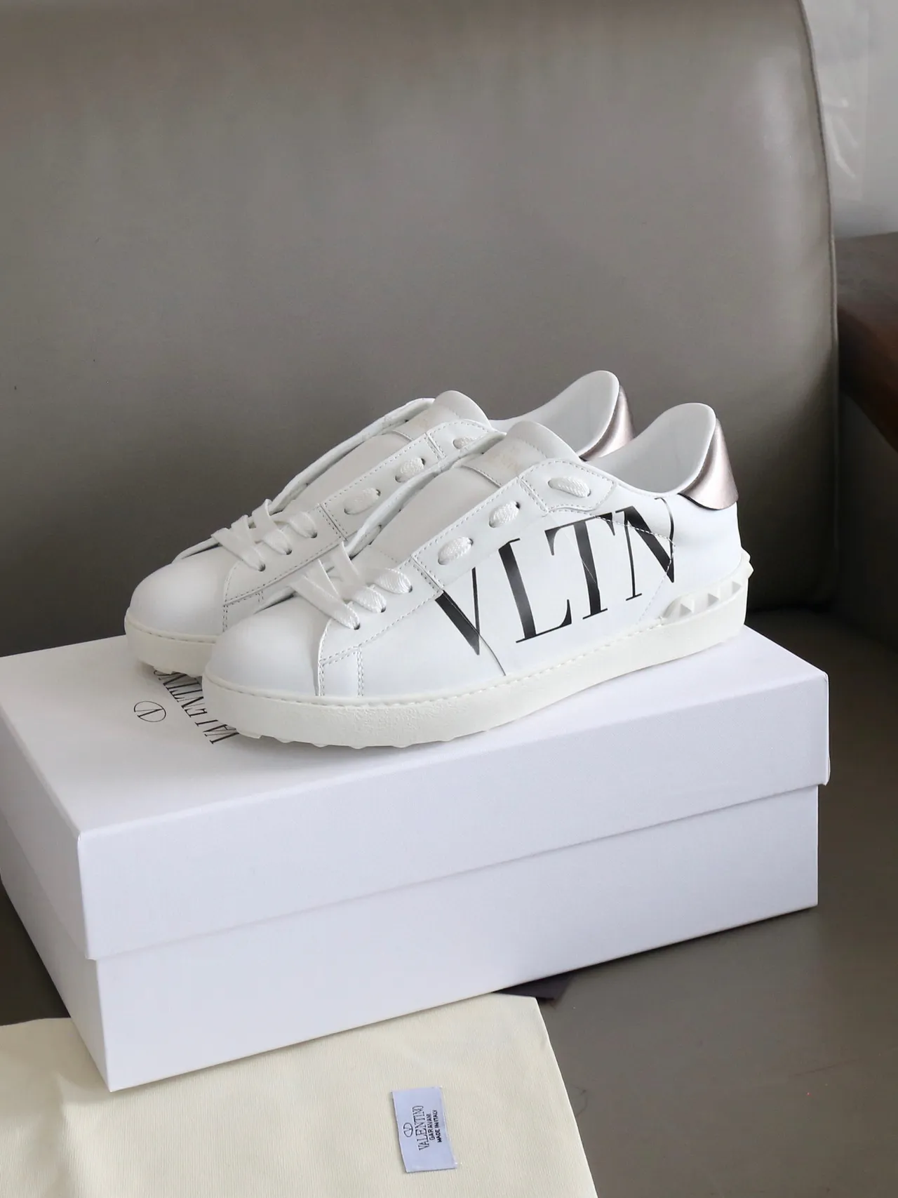 Valentino VLTN Blanc et Taupe Métallique Lifestyle Sneakers 9