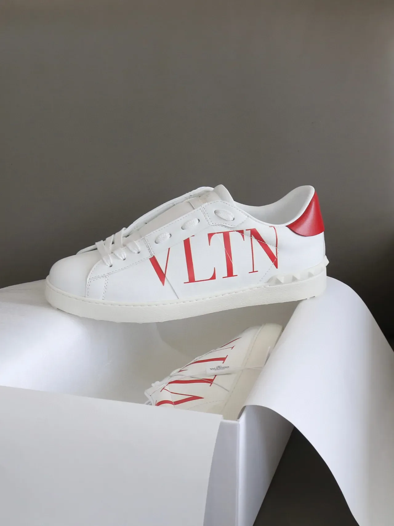 Valentino VLTN Tênis Lifestyle Branco e Vermelho de Couro 4