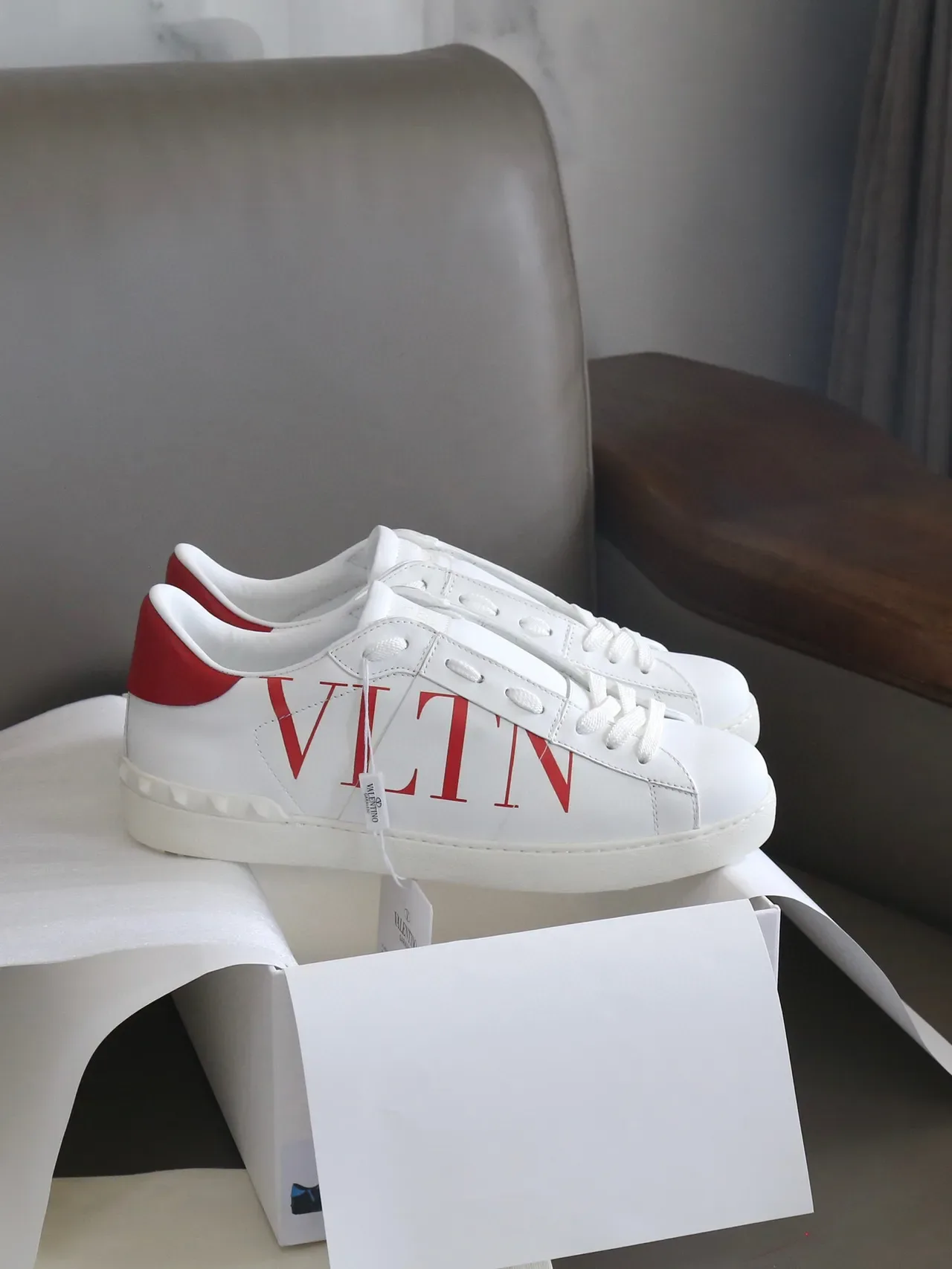 Valentino VLTN Tênis Lifestyle Branco e Vermelho de Couro 5