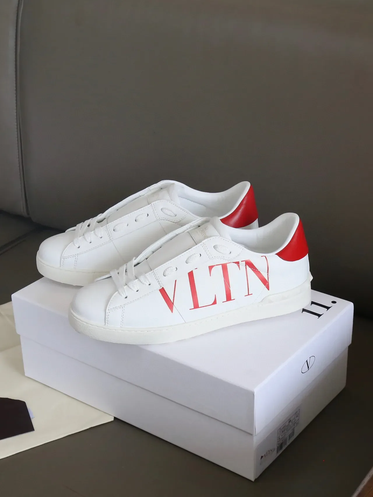 Valentino VLTN Tênis Lifestyle Branco e Vermelho de Couro 9