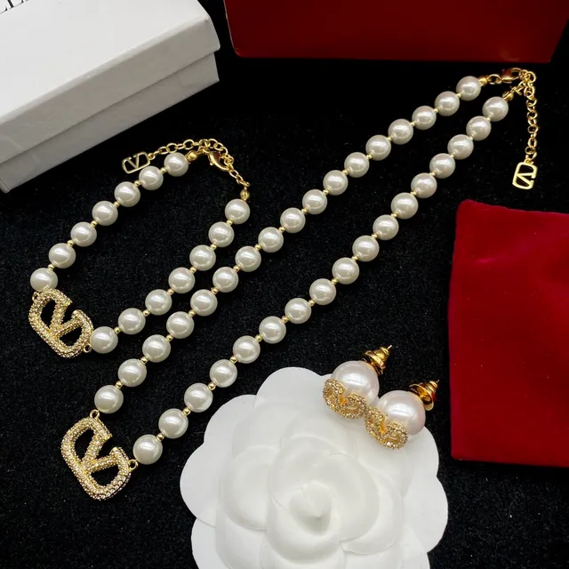 Valentino VLTN Or Blanc Chaîne de Perles avec Pendentif VLogo 9