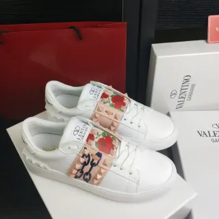 瓦伦蒂诺白色粉色皮革Rockstud-Embellished Strap Lifestyle Sneakers