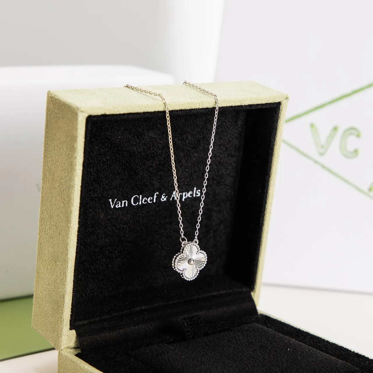 Van Cleef & Arpels Alhambra Four-Leaf Clover Pendant Necklace 7