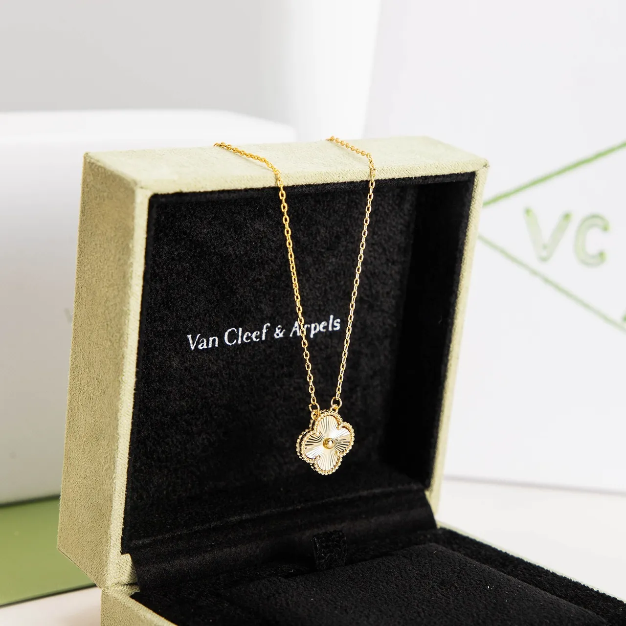 Van Cleef & Arpels Alhambra Four-Leaf Clover Pendant Necklace 8