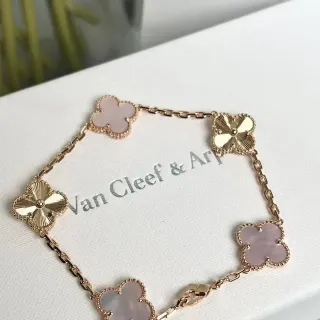 Van Cleef & Arpels Alhambra سوار خمس حلقات لؤلؤ وردي وذهبي جيلوش