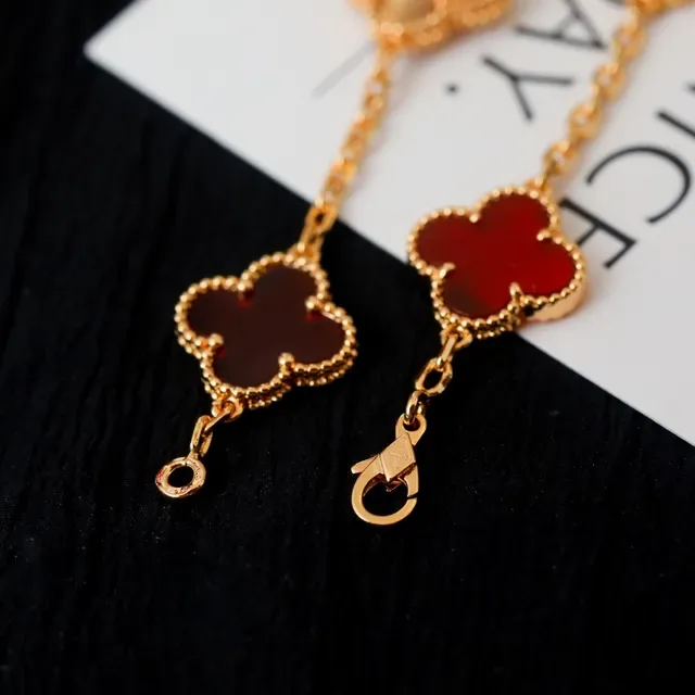 Van Cleef & Arpels Alhambra Five Motif Bracelet Or et Émail Rouge 2