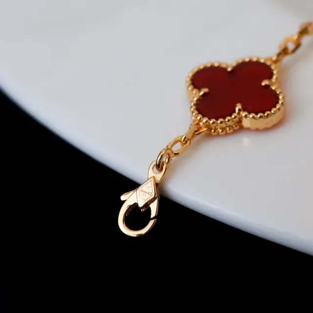 Van Cleef & Arpels Alhambra Five Motif Bracelet Or et Émail Rouge 3