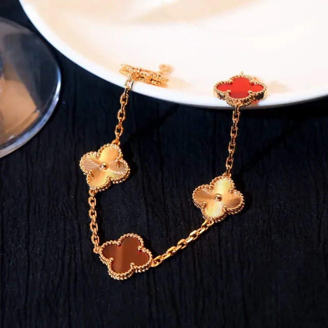 Van Cleef & Arpels Alhambra Five Motif Bracelet Or et Émail Rouge 6