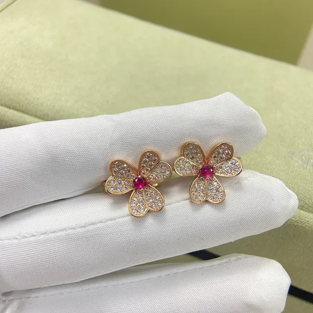 Van Cleef & Arpels Alhambra زهرة ذات خمس بتلات باڤيه أقراط 2